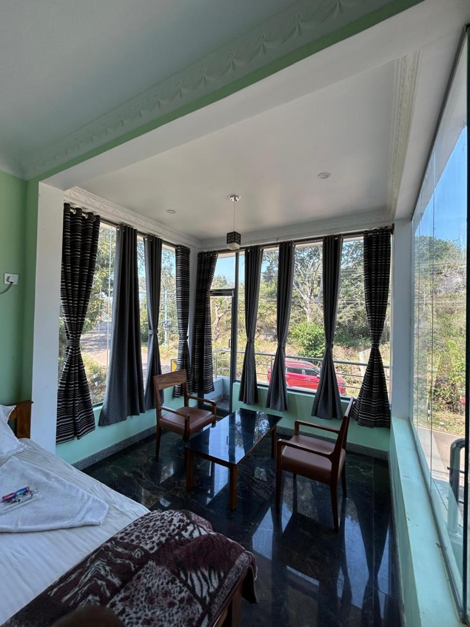 Yelagiri Goldhill Resort Luaran gambar